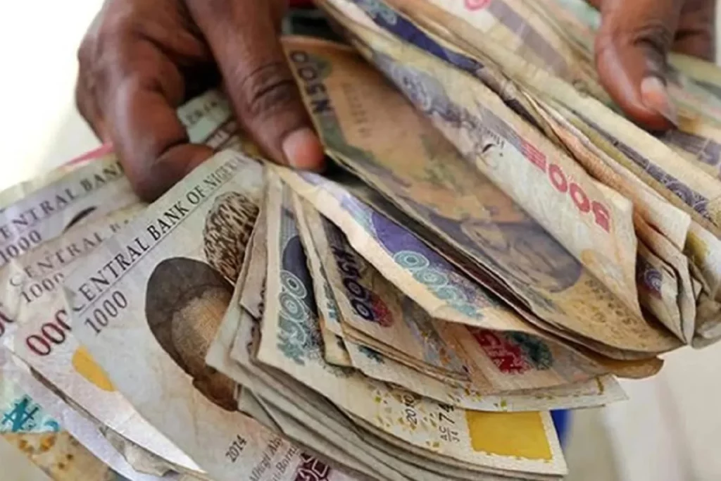 Residents-dey-disappointed-as-sellers-reject-old-naira-notes-kaduna