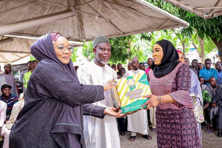 tinubu-and-hin-wife-donate-combo-food-packs