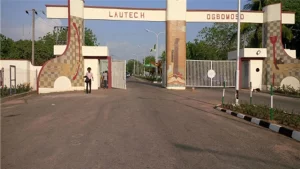 lautech-ban-students-from-driving-cars-to-campus