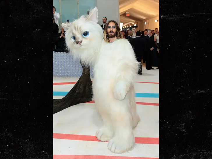 leto-dress-as-cat-go-2023-met-gala