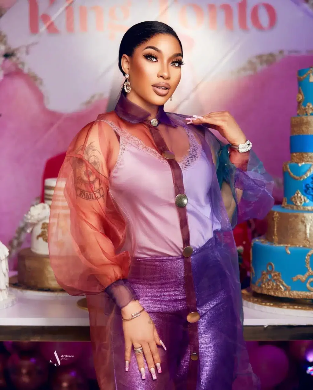 tonto-dikeh-reacts-as-sam-larry-enter-nigeria